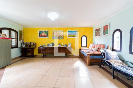 Casa à venda com 700m², 6 quartos e 4 vagas Casa à venda com 700m², 6 quartos e 4 vagasSala de TV