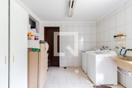 Casa à venda com 700m², 6 quartos e 4 vagas Casa à venda com 700m², 6 quartos e 4 vagasLavanderia