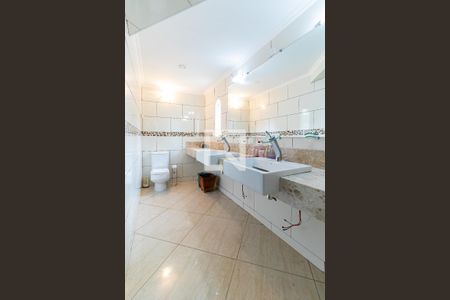 Casa à venda com 700m², 6 quartos e 4 vagas Casa à venda com 700m², 6 quartos e 4 vagasBanheiro 2