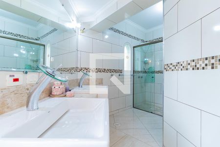 Casa à venda com 700m², 6 quartos e 4 vagas Casa à venda com 700m², 6 quartos e 4 vagasBanheiro 2