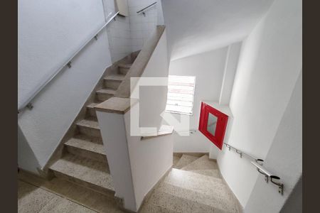 Apartamento para alugar com 64m², 2 quartos e 1 vaga Apartamento para alugar com 64m², 2 quartos e 1 vagaEscada