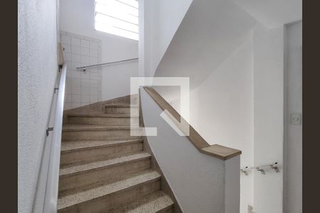 Apartamento para alugar com 64m², 2 quartos e 1 vaga Apartamento para alugar com 64m², 2 quartos e 1 vagaEscada