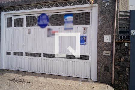 Casa à venda com 350m², 5 quartos e 3 vagas Casa à venda com 350m², 5 quartos e 3 vagasFachada