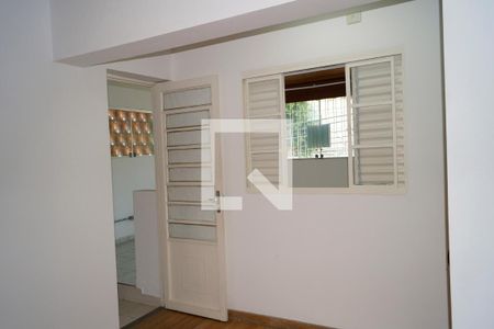 Casa à venda com 350m², 5 quartos e 3 vagas Casa à venda com 350m², 5 quartos e 3 vagasQuarto