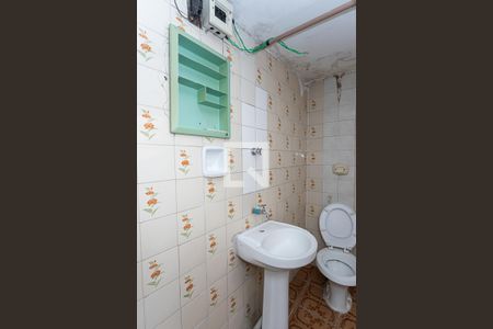Banheiro de casa para alugar com 1 quarto, 20m² em Vila Cavaton, São Paulo