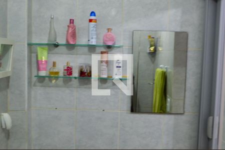 Casa de condomínio à venda com 240m², 4 quartos e 5 vagasBanheiro da Suíte