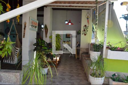 Casa de condomínio à venda com 240m², 4 quartos e 5 vagasTerraço