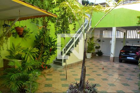 Casa de condomínio à venda com 240m², 4 quartos e 5 vagasQuintal