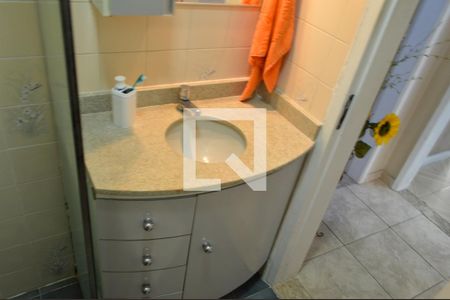 Casa de condomínio à venda com 240m², 4 quartos e 5 vagasBanheiro