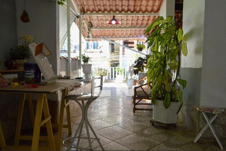 Casa de condomínio à venda com 240m², 4 quartos e 5 vagasTerraço