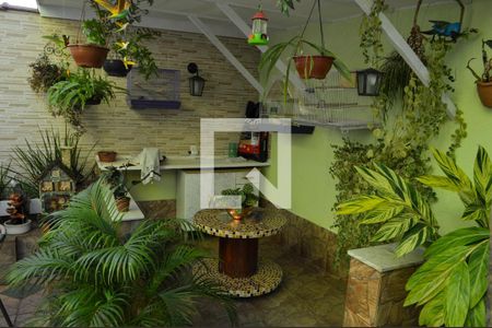 Casa de condomínio à venda com 240m², 4 quartos e 5 vagasQuintal