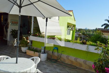 Casa de condomínio à venda com 240m², 4 quartos e 5 vagasTerraço