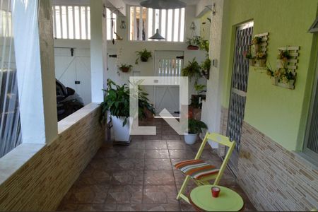 Casa de condomínio à venda com 240m², 4 quartos e 5 vagasVaranda