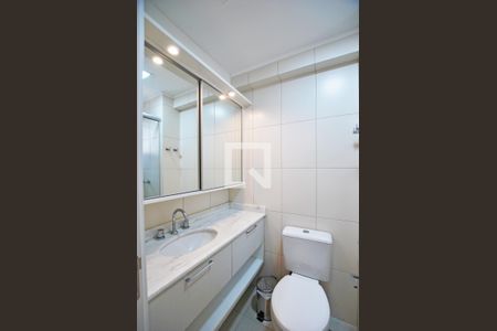 Banheiro da Suíte de apartamento à venda com 2 quartos, 58m² em Camaquã, Porto Alegre