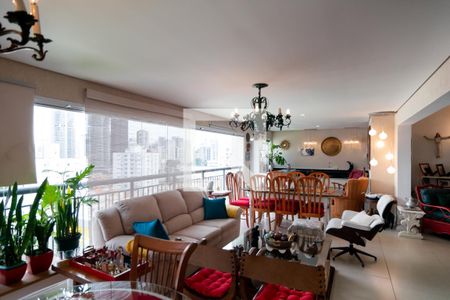 Apartamento à venda com 213m², 4 quartos e 4 vagasVaranda