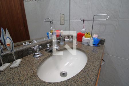 Casa à venda com 97m², 3 quartos e 2 vagasPia banheiro comum