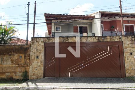 Casa à venda com 97m², 3 quartos e 2 vagasFachada