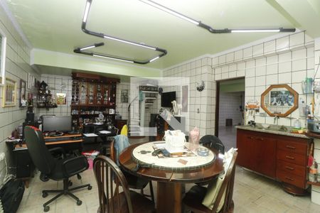 Casa à venda com 360m², 3 quartos e 4 vagasSalão ou escritório