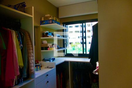 Apartamento à venda com 71m², 3 quartos e 1 vaga Apartamento à venda com 71m², 3 quartos e 1 vagaSuíte closet