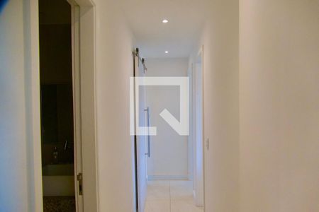 Corredor de apartamento à venda com 3 quartos, 71m² em Barra da Tijuca, Rio de Janeiro