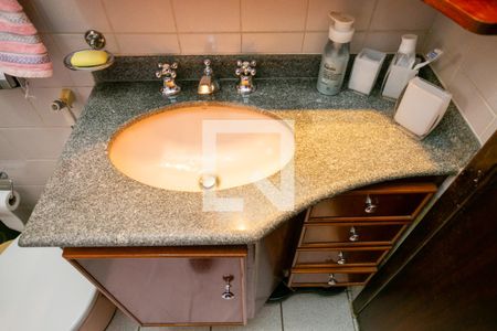 Casa à venda com 249m², 4 quartos e 2 vagasBanheiro da Suíte 2