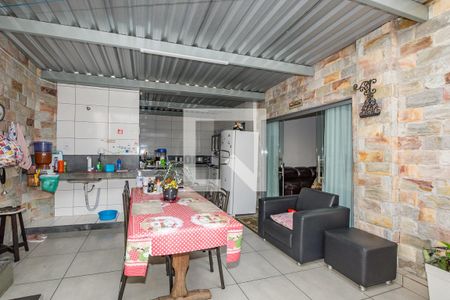 Casa à venda com 350m², 2 quartos e 1 vaga Casa à venda com 350m², 2 quartos e 1 vagaCozinha