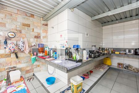 Casa à venda com 350m², 2 quartos e 1 vaga Casa à venda com 350m², 2 quartos e 1 vagaCozinha