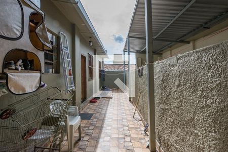 Casa à venda com 350m², 2 quartos e 1 vaga Casa à venda com 350m², 2 quartos e 1 vagaÁrea externa Casa 2