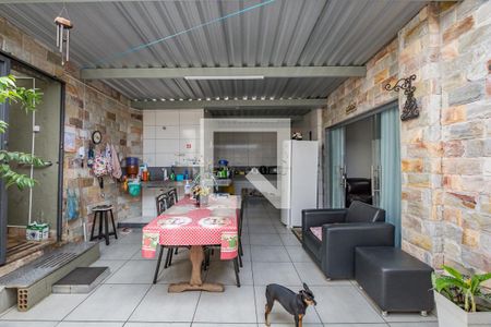 Casa à venda com 350m², 2 quartos e 1 vaga Casa à venda com 350m², 2 quartos e 1 vagaVaranda da Sala