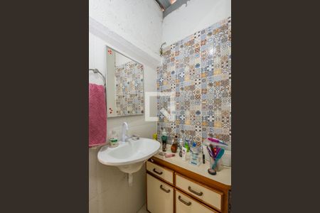 Casa à venda com 350m², 2 quartos e 1 vaga Casa à venda com 350m², 2 quartos e 1 vagaBanheiro