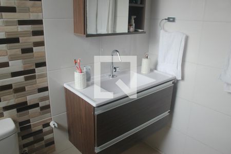 Casa à venda com 122m², 3 quartos e 2 vagasBanheiro