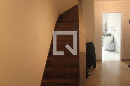 Casa à venda com 122m², 3 quartos e 2 vagasEscada