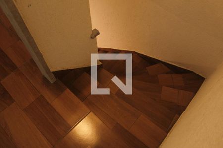 Casa à venda com 122m², 3 quartos e 2 vagasEscada