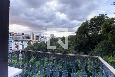 Apartamento para alugar com 115m², 3 quartos e 1 vagavaranda suite