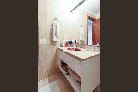 Apartamento à venda com 219m², 4 quartos e 4 vagasBanheiro da Suíte 1