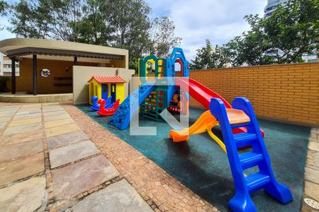 Apartamento à venda com 219m², 4 quartos e 4 vagasÁrea comum - Playground