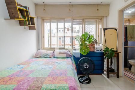 Quarto de kitnet/studio à venda com 1 quarto, 30m² em Centro Histórico, Porto Alegre