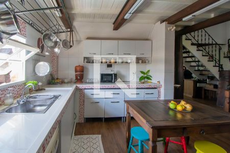 Casa à venda com 102m², 3 quartos e 2 vagas Casa à venda com 102m², 3 quartos e 2 vagasCozinha