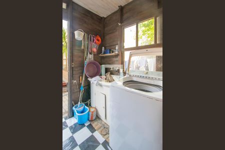 Casa à venda com 102m², 3 quartos e 2 vagas Casa à venda com 102m², 3 quartos e 2 vagasÁrea de Serviço