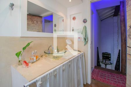 Casa à venda com 102m², 3 quartos e 2 vagas Casa à venda com 102m², 3 quartos e 2 vagasBanheiro