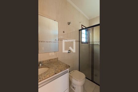 Casa de condomínio à venda com 240m², 4 quartos e 3 vagas Casa de condomínio à venda com 240m², 4 quartos e 3 vagasBanheiro da Suíte 1