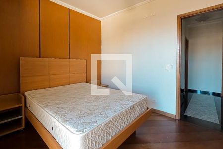 Casa de condomínio à venda com 240m², 4 quartos e 3 vagas Casa de condomínio à venda com 240m², 4 quartos e 3 vagasSuíte 1