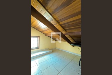 Casa de condomínio à venda com 240m², 4 quartos e 3 vagas Casa de condomínio à venda com 240m², 4 quartos e 3 vagasCorredor - Armário