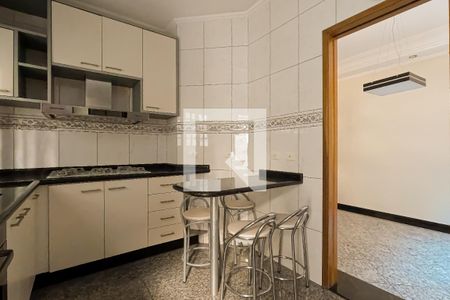 Casa de condomínio à venda com 240m², 4 quartos e 3 vagas Casa de condomínio à venda com 240m², 4 quartos e 3 vagasCozinha