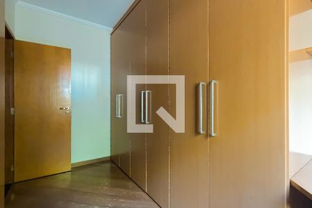 Casa de condomínio à venda com 240m², 4 quartos e 3 vagas Casa de condomínio à venda com 240m², 4 quartos e 3 vagasQuarto 2