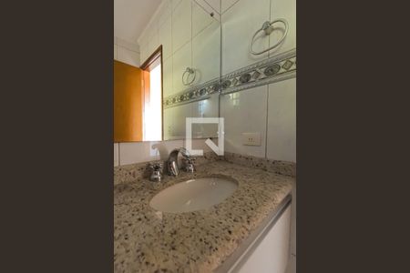 Casa de condomínio à venda com 240m², 4 quartos e 3 vagas Casa de condomínio à venda com 240m², 4 quartos e 3 vagasBanheiro