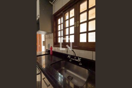 Casa de condomínio à venda com 240m², 4 quartos e 3 vagas Casa de condomínio à venda com 240m², 4 quartos e 3 vagasCozinha