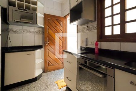 Casa de condomínio à venda com 240m², 4 quartos e 3 vagas Casa de condomínio à venda com 240m², 4 quartos e 3 vagasCozinha