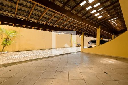 Casa de condomínio à venda com 240m², 4 quartos e 3 vagas Casa de condomínio à venda com 240m², 4 quartos e 3 vagasGaragem