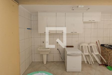 Casa de condomínio à venda com 240m², 4 quartos e 3 vagas Casa de condomínio à venda com 240m², 4 quartos e 3 vagasÁrea de Serviço